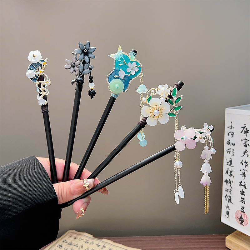 Classic Tassel Hair Stick Blac - Vintage Collectible Item 评论和价格